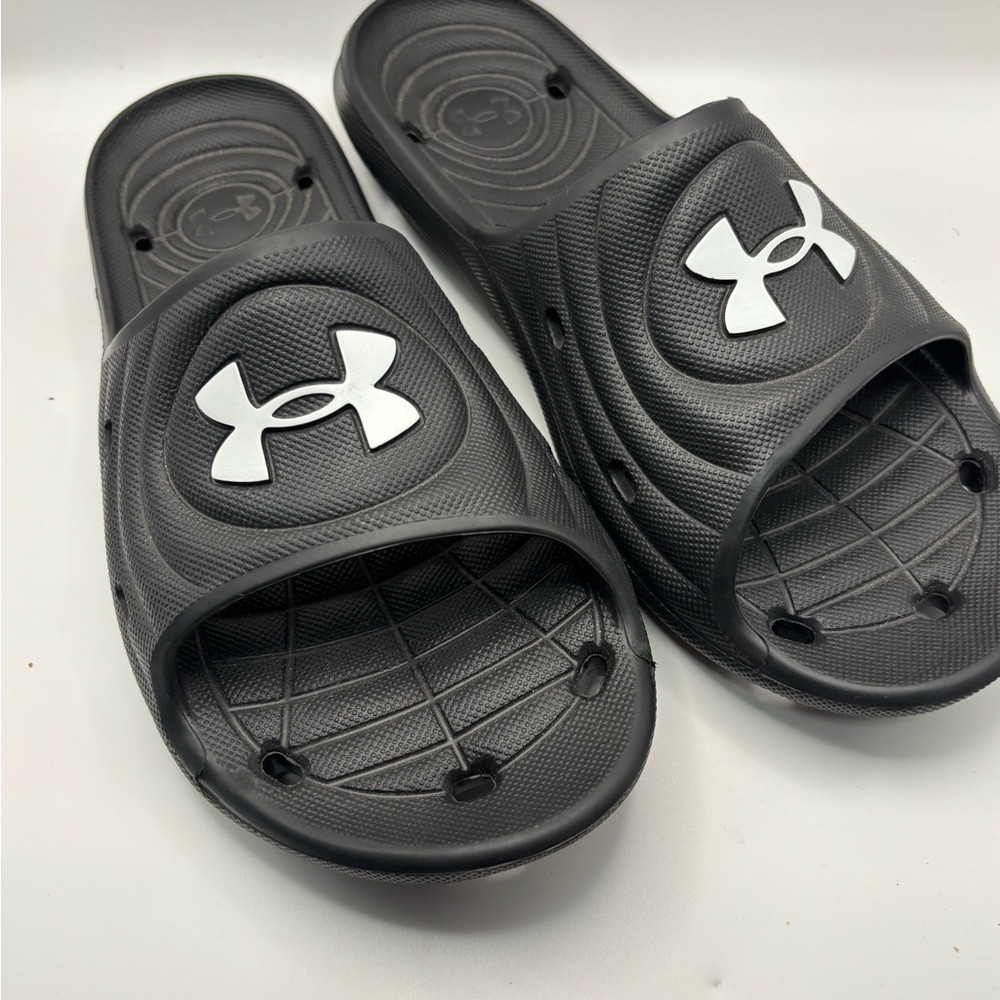 Under Armour Black Textured Sole Sandals - NEW Size 8